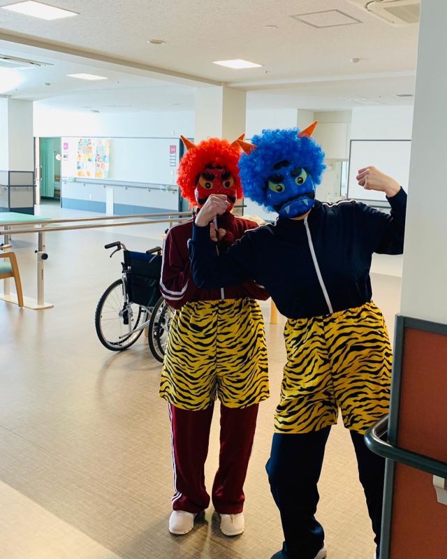👹😁👹
赤鬼さんと青鬼さんが来所しました✨
元気いっぱいな写真もいっぺんにたくさんはあげられないので今日はパート1として😁

鬼さんがきて、豆まきが無事に終わり今年も幸せしかこない感じでいっぱいです✨

#節分
#豆まき
#行事
#ふくわうち 
#鬼は外福は内 
#可愛い鬼さん