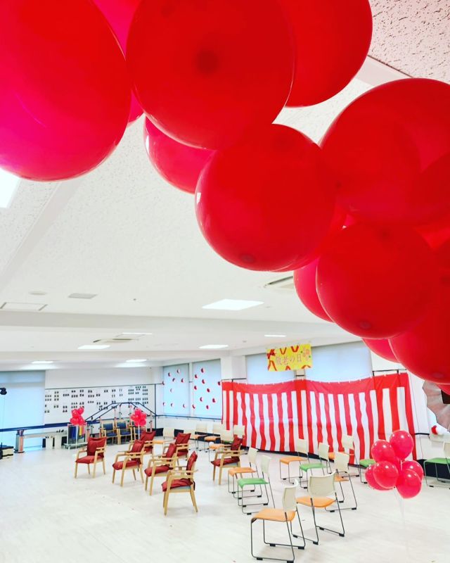 ㊗️
明日は敬老会
台風だったので一階スタッフで張り切って飾り付け

みんなで用意は楽しいし早いっ

明日が楽しみですね

#敬老会
#㊗️
#敬老会準備
#みんなで用意