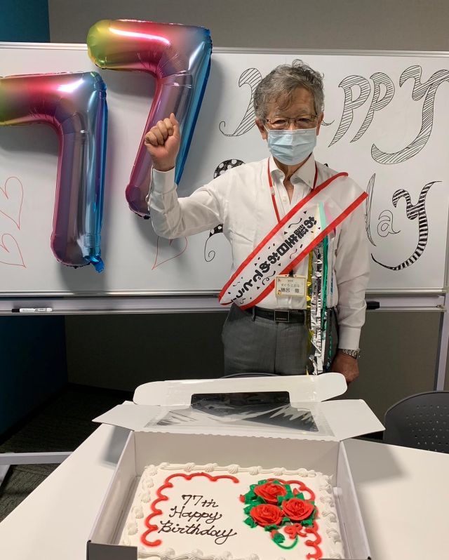🌹🌹🌹
😁🎂✨
施設長、ハッピーバースデー
いつまでも元気でご利用者様思いの先生でいらして下さいね

元気いっぱいの笑顔で無事に77歳を迎えることができました

生涯現役という言葉のモデルになるべく、頑張って下さい✨
おめでとうございます

#メディケア51
#施設長
#誕生日
#お祝い
#77歳
#元気いっぱい
#無事にこの日を迎えることができました
