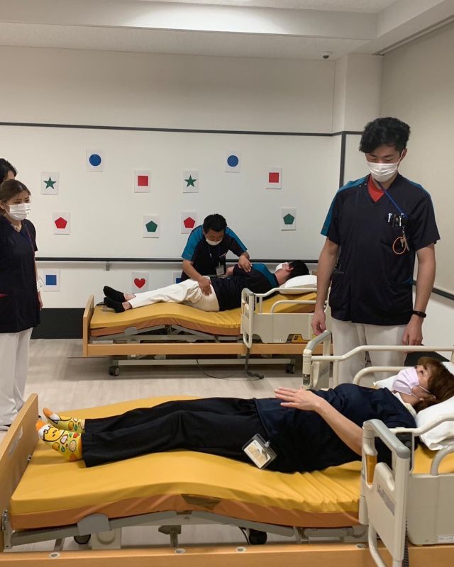🛏
先日のポジショニング勉強会の様子。
教育委員会が頑張って企画。
ためになるし、楽しみながら学べるし、何より体感してスタッフがあー、なるほどと分かる勉強会となりました。

すっごくいい✨

みんなイキイキしてました

#勉強会
#教育委員会
#イキイキ
#楽しみながら機能訓練 
#ポジショニング
#張り切っていたなぁ