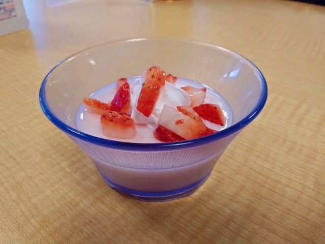 🍓🍓🍓
苺のスィーツで雛祭り🎎
皆さま生の果物に喜ばれていました
🍓🍓🍓
苺、千葉県にはさまざまな品種があります
さっぱり美味しく頂きました

栄養士さんありがとうございます🍓🍓🍓

#苺
#苺ムース
#ストロベリー
#ストロベリームース
#さっぱりおいしい 
#生の果物