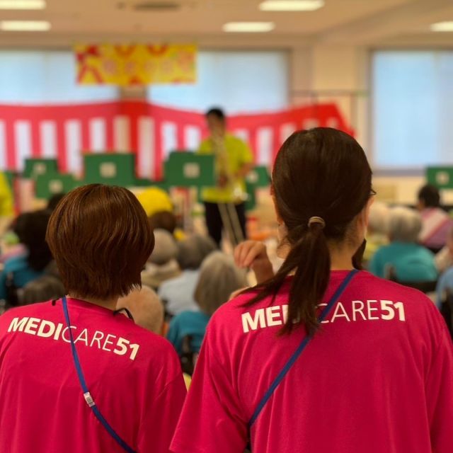 💓
イベントに使用するメディケア51Tシャツ👕
全員で着用すると結構華やか💓
ご利用者さまも見た目からイベントなんだと意識が芽生え、ヤル気スイッチオン✨✨✨

楽しいことまだまだやっていかないとですね
年末にかけまた企画します✨
今日は千葉県に雨が激しくふる予報となっています

どうか皆さまご無事で何事も無く過ごせますように

#雨に注意
#敬老会の様子
#素晴らしい仲間たち
#華やかなTシャツ
#やる気スイッチ