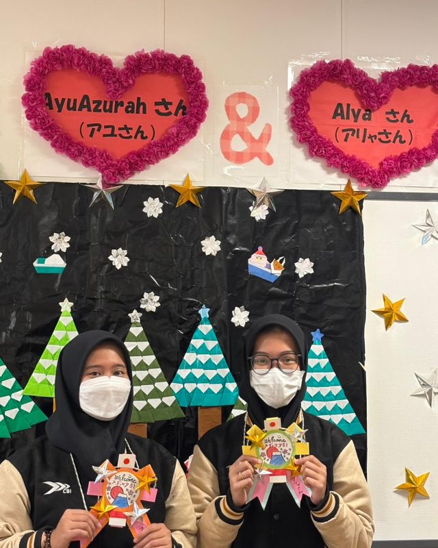 🇮🇩🇯🇵
こんにちは
ご無沙汰してます💦
インスタブロックされてました😂
戻って良かったー😂

さて、当施設にもついにインドネシア🇮🇩から可愛いスタッフ２名をお迎えする事になりました

スタッフが日本で過ごしやすいようにアパート探しや物品など寄付してくれたり、準備を手伝ってくれたスタッフ達、みんなでお迎えしました🇯🇵🗻🇮🇩

飾り付けも可愛いのを短時間で頑張って作ったスタッフ👏
忙しい合間、合間にありがとうございました😊

引き続きみんなで盛り上げていきましょう
#インドネシア
#🇮🇩
#スラマッパギ
#みんな友好的
#ステキなスタッフ
#みんなみんなありがとう
#ヒシャブ
#よろしくお願いします