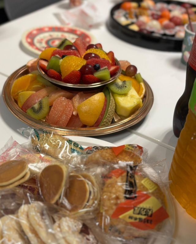 🍣🇯🇵
こんにちは
今月から新しい仲間が増え
歓迎ランチを致しました

新しい仲間、新しい戦力
新しい風がメディケア51に吹いてます🍀

みんな日本語の難しさ
伝えていく事の大変さを実感中です

楽しく少しずつみんなでチカラを合わせていきます♪
今年もあと少しです、よろしくお願いします🥺

#インドネシア
#新しい風
#新しい戦力
#新しい仲間
#伝えていく事が大事 
#楽しく少しずつ
#学ぶ