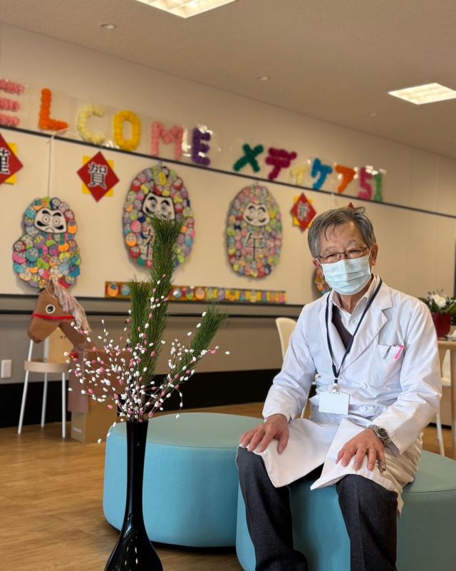 🗻🐴🇯🇵🎍✨
あけましておめでとう御座います
本年もどうぞどうぞよろしくお願いいたします🤲

馬年だけに全てうまくいく🐴✨　
という気持ちで元気いっぱい頑張ってまいります

#うまくいく
#馬年 
#先生元気
#飾り付け
#達磨さん
#松飾り
#華やか
#働いて働いて働いて働いて働いて参ります