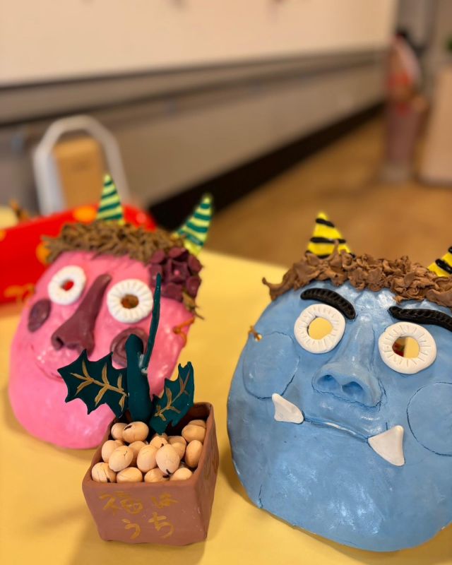 👹🫘🌿👹🫘🌿👹
節分というイベントがどこからきたのか
どんな意味があるのか
いつも上手な司会をかって出てくれるスタッフ👏
ありがとうございました😊

みんな頑張って豆🫘巻きしてましたね
幸せや健康を願う文化をこれからも大切にしていきたいです

みんなお疲れ様でした👏

#インドネシア人驚く
#イベントたくさん
#日本の文化を知る
#節分
#豆巻き　
#節分の日👹 
#鬼は外福は内👹