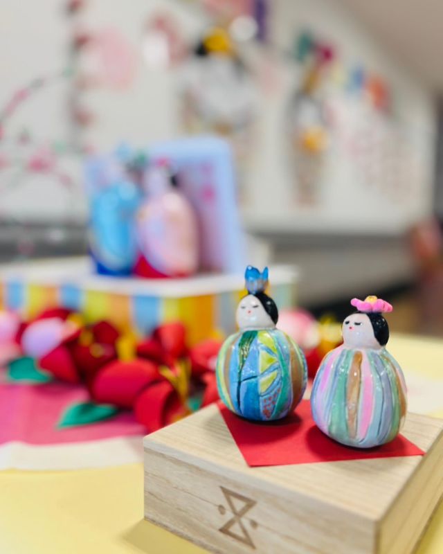 ✨🌸🎎🌸✨
三寒四温とはまさに今日みたいなことですね☔️
今日は雛祭り🎎
ちらし寿司のランチです🌸🦀🥚🌿
きれいな色付け
厨房さんありがとうございます😊

明かりをつけましょ
ぼんぼりにぃ⭐️

みんなで楽しい雛祭り、今日はおやつも
可愛いものがでます❤️

#ちらし寿司
#紙粘土
#雛祭り
#リサイクル
#空き瓶リサイクル
#ちらし寿司パーティー 
#お吸い物
#雛人形
#椿
#ペーパークラフト
#飾り付け
#厨房さんありがとう
#管理栄養士さんありがとう