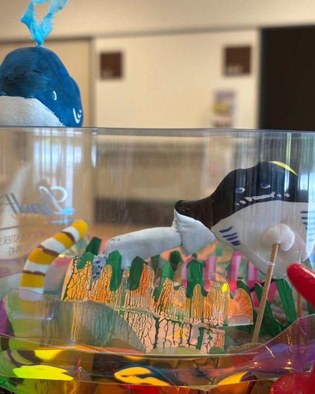 🐳🦈🐟🌊🐡
おはようございます
素晴らしい良いお天気になりました
気持ち良い風が心地よい日になりそう✨

今週もよろしくお願いします

#クジラ
#水槽
#水族館風
#紙粘土
#潜水艦
#クリアファイル駆使
#シーグラス
#海藻
#紙粘土作品
#ぐりとぐら