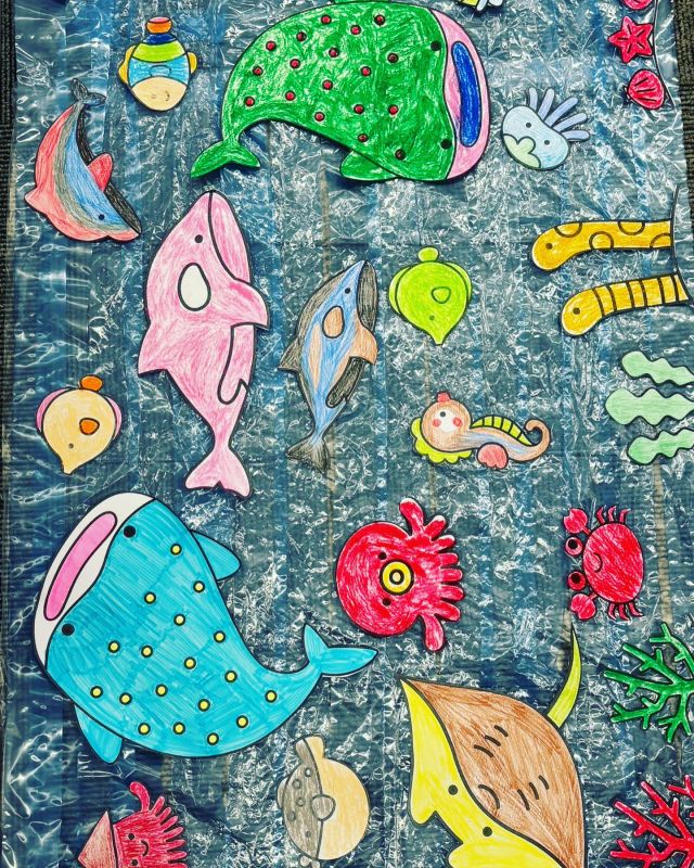 🐟🐡🐟🐡🐟
こんにちは☔️
台風が２つ、地震とニュースが朝から大変でしたが皆さまご無事でありますように🌸

自然の中で暮らす以上、ある程度仕方なく
壁紙のお魚たちみたいにユラユラゆったり
荒波が過ぎるのを待つしかないですね🌊

対策だけはしっかりやっていきます
今日もよろしくお願いします

#壁紙
#レクリエーション
#海の生物
#事務所お手伝い
#皆さま上手
#色のセンスが良い